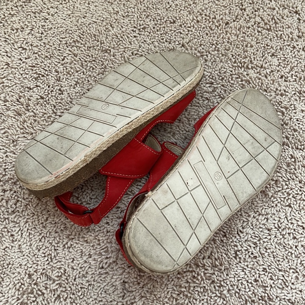 La Plume Leather Sandals - Picture 4 of 6